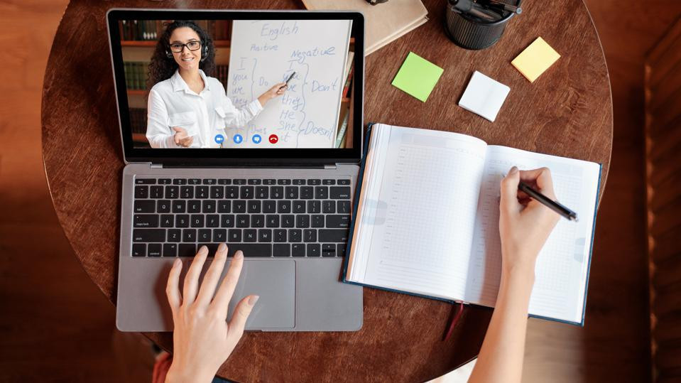 7 LÝ DO DOANH NGHIỆP CẦN PHÁT TRIỂN VĂN HOÁ HỌC TẬP TRỰC TUYẾN